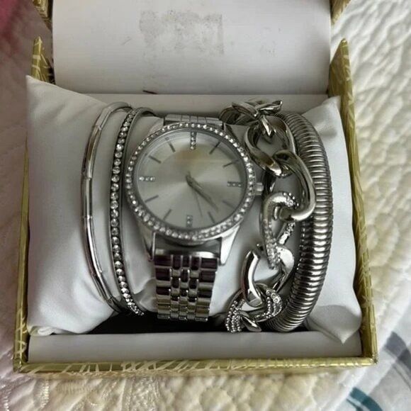 NWOT Folio Watch with Four Bracelets Gift Set - Picture 1 of 6